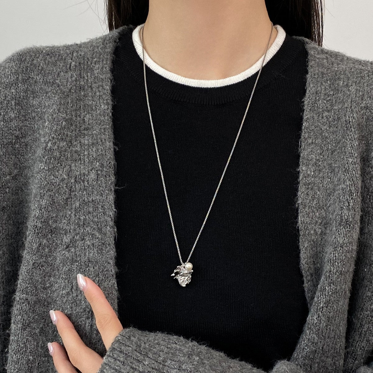 Liquid Metal Irregular Pearl Pendant Necklace – Molten Silver Statement Chain for Women