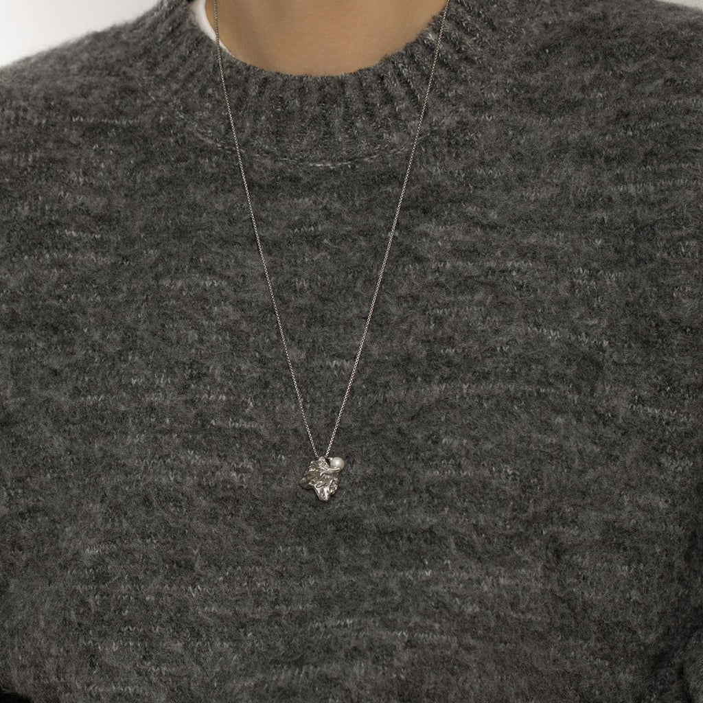 Liquid Metal Irregular Pearl Pendant Necklace – Molten Silver Statement Chain for Women