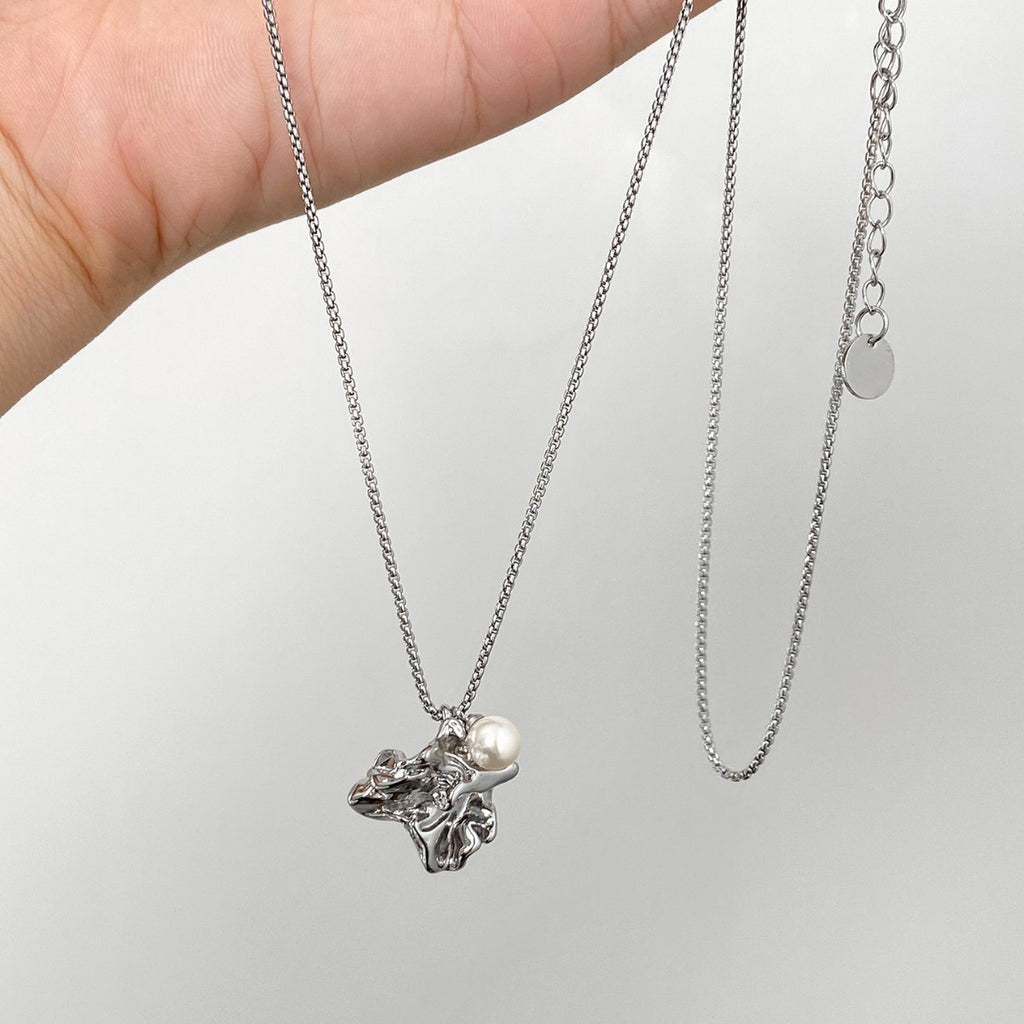 Liquid Metal Irregular Pearl Pendant Necklace – Molten Silver Statement Chain for Women