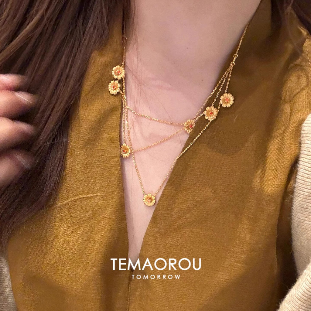 Vintage Gold Daisy Multi-Layered Long Necklace – Titanium Steel Daisy Flower Charm Layered Clavicle Chain for Women