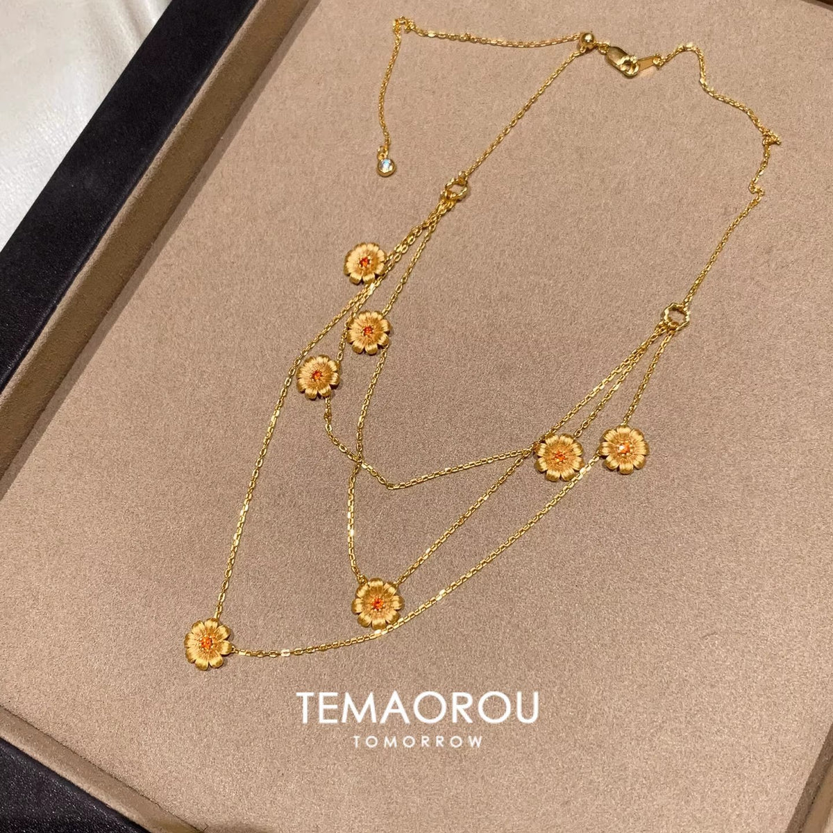 Vintage Gold Daisy Multi-Layered Long Necklace – Titanium Steel Daisy Flower Charm Layered Clavicle Chain for Women