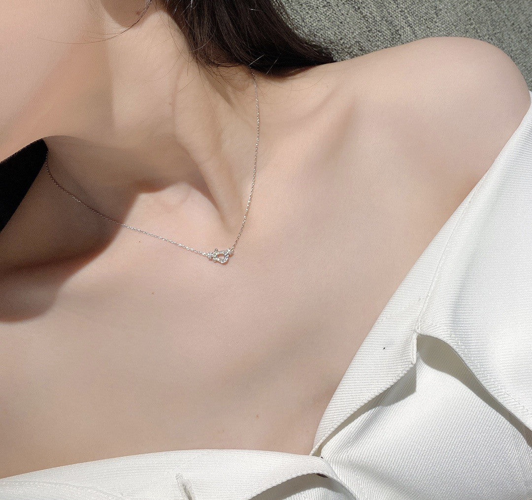 Small Pavé Diamond Horseshoe Buckle Pendant Necklace – 18K Rose Gold Plated U-Shape Clavicle Chain for Women