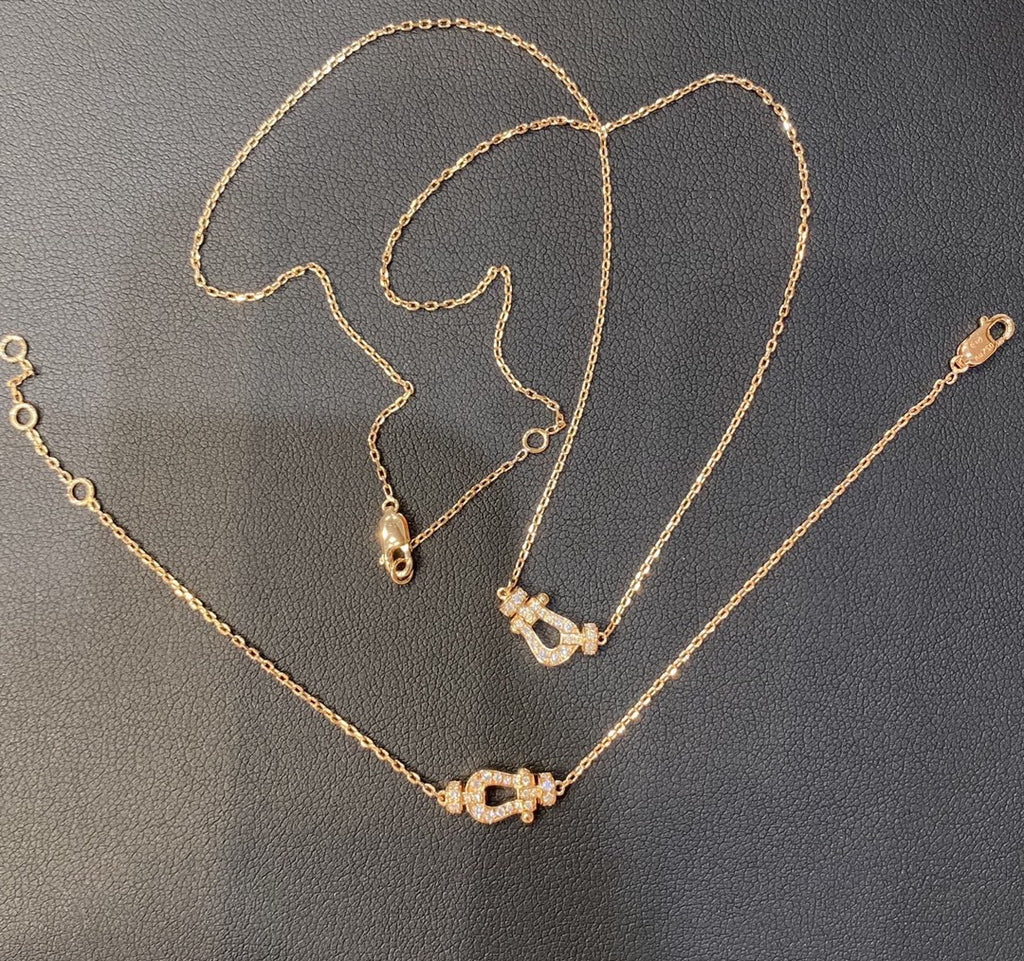 Small Pavé Diamond Horseshoe Buckle Pendant Necklace – 18K Rose Gold Plated U-Shape Clavicle Chain for Women