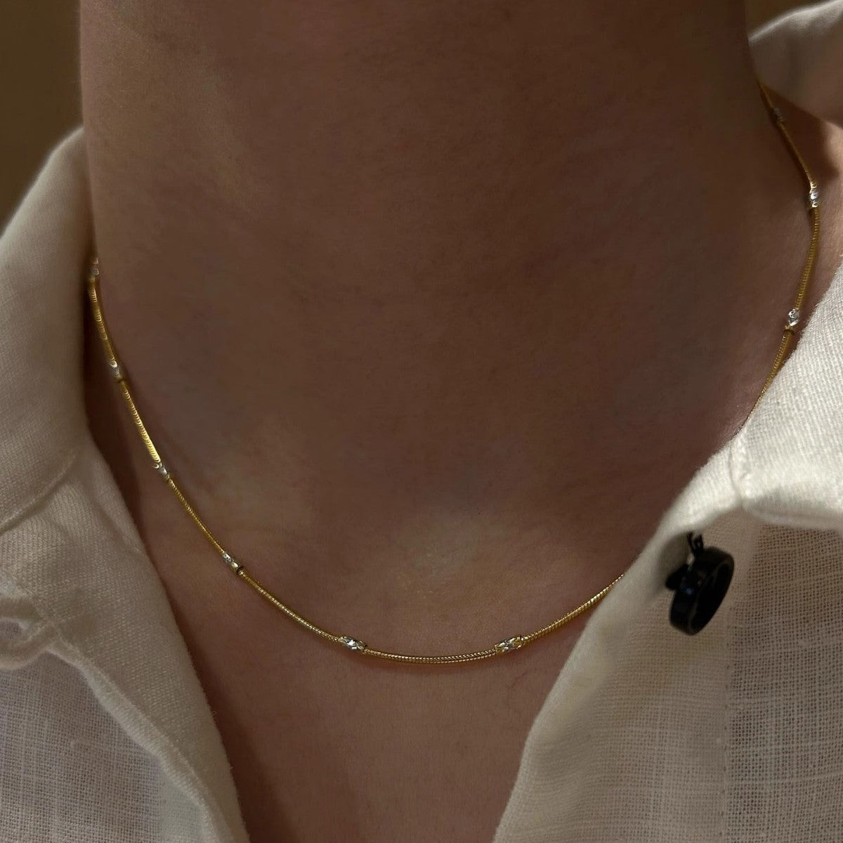 Minimalist Two-Tone Snake Chain Necklace – Sleek Gold & Silver Station Clavicle Choker for Women