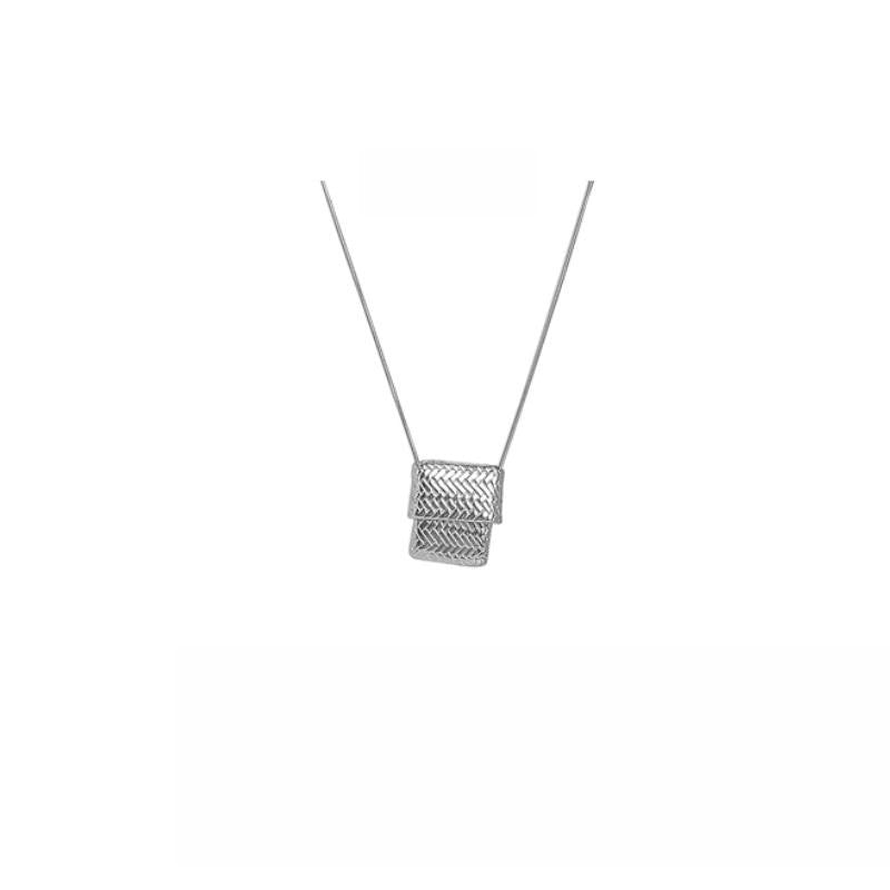 Mini Woven Handbag Pendant Long Necklace – Chic Silver Metallic Purse Charm Sweater Chain for Women
