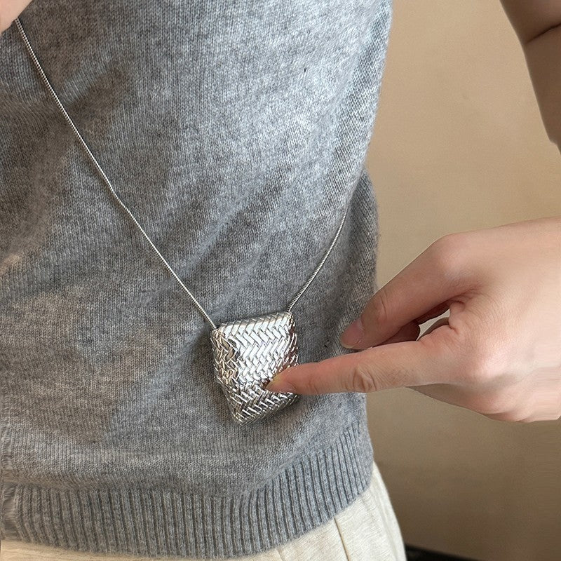 Mini Woven Handbag Pendant Long Necklace – Chic Silver Metallic Purse Charm Sweater Chain for Women
