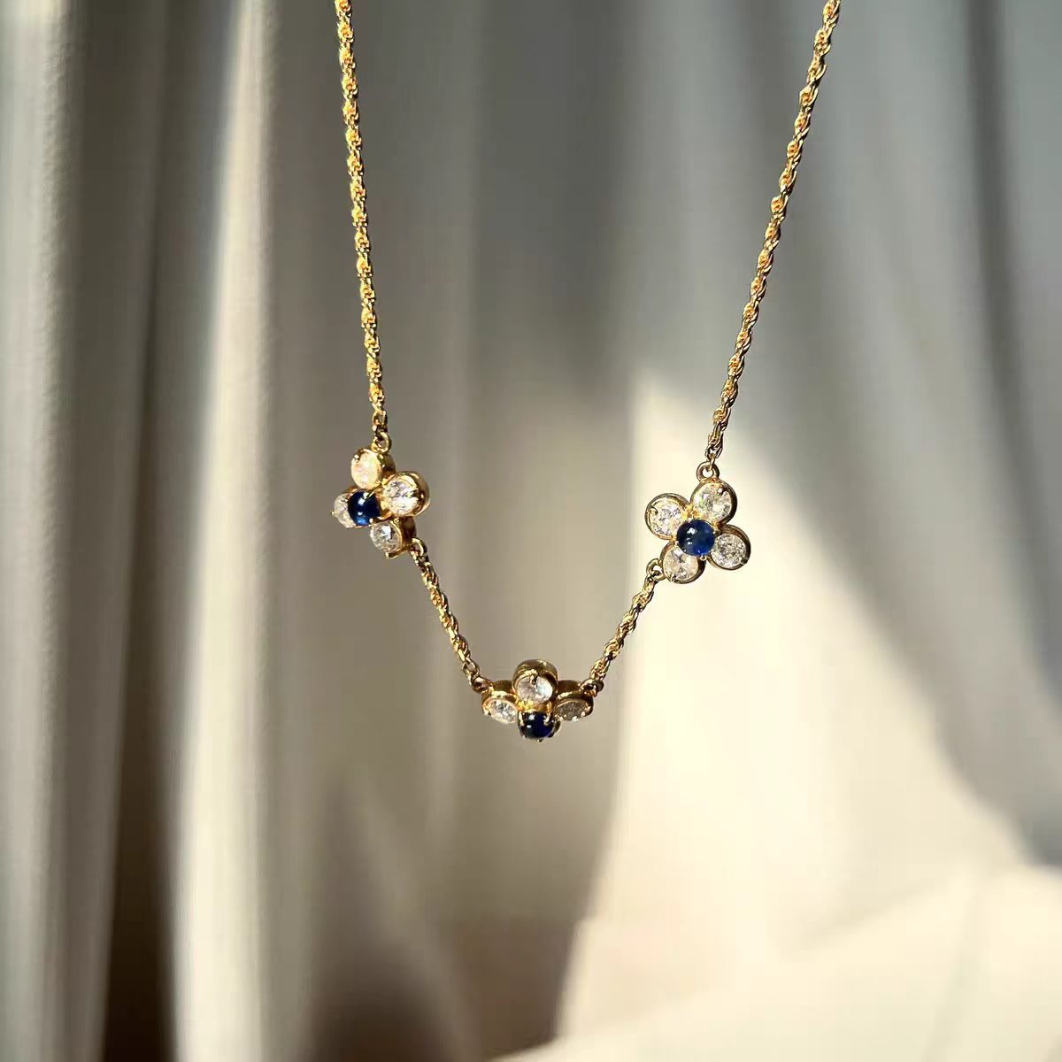 Vintage blaue Blumen-Trio-Halskette | 18K vergoldet